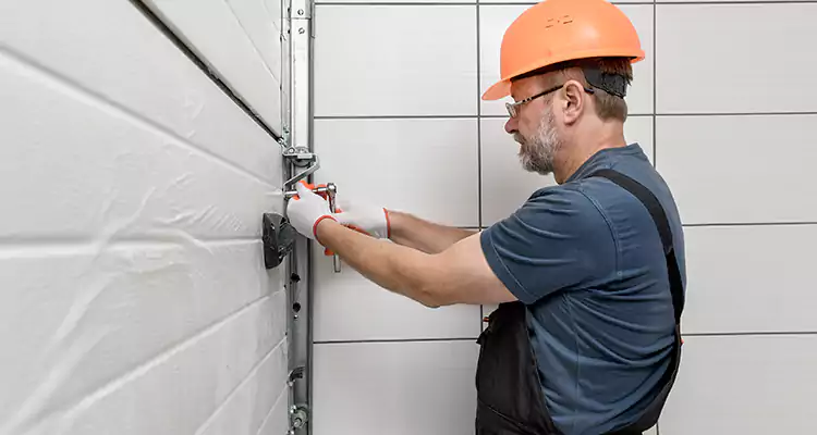 Emergency Garage Door Repair in DeBary, FL