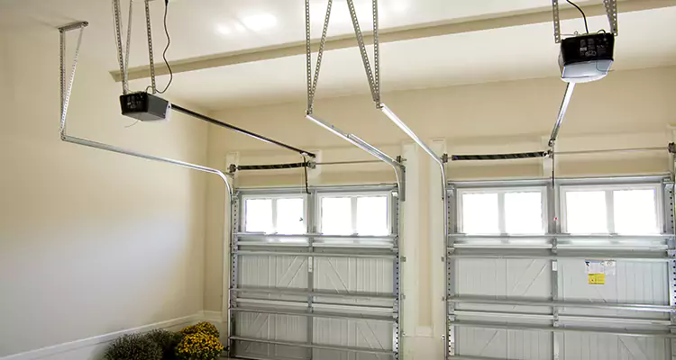 Residential Emergency Garage Door Repair in DeBary, FL