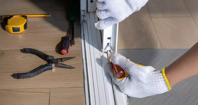 Screen Door Wheel Replacement in DeBary, FL