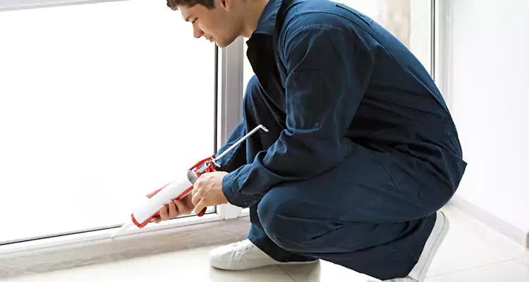 Window Glass Caulk Repair in DeBary, FL